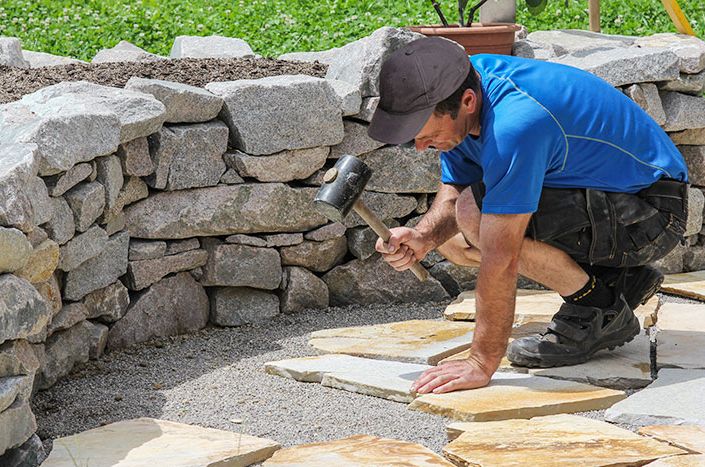 Wege- und Terrassenbau